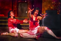 TOT(DOT)COM mit Jennifer Bopp, Julieta Figueroa, KostÃ¼m: Claudio Aguirre, Songmix: Holger TretzackIn der Todesstunde sprechen wir todesmutig und mit Todesverachtung unserer Todesursache, dieuns todkrank macht eine todernste Todesdrohung aus. Auch wenn wir dabei Todesangst habenund todbleich sind, hoffen wir vor allem todschick zu sein. So zusagen der letzte Todesschrei...âDeath is in the airâ